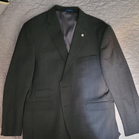 Suit - Picture 1 of 5